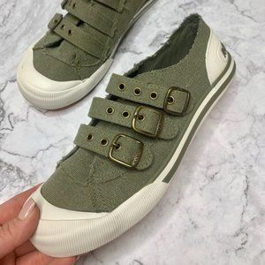 NWOT Sz 9 green Jolissa Rocket Dog sneakers